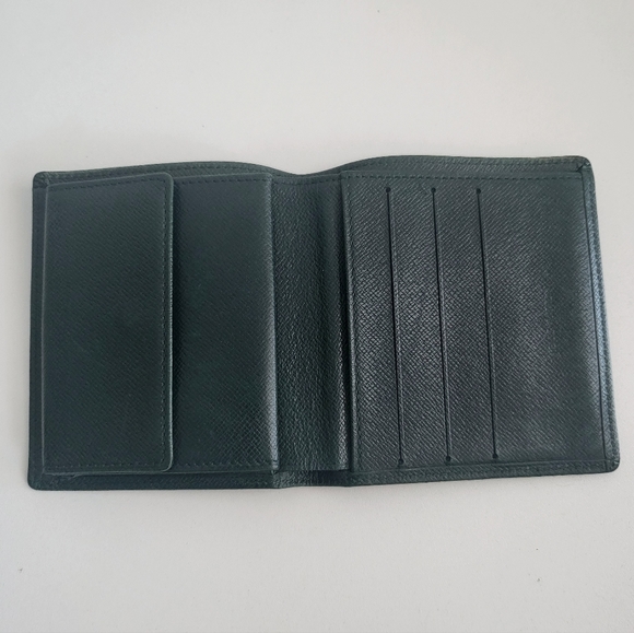 Louis Vuitton Green Taiga Leather Men's Bi-fold Wallet - Picture 7 of 7